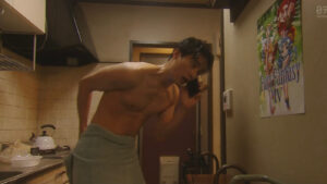 岡田健史の風呂上りに裸で電話している
